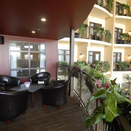 Hotel Ambassadeur Et Suites Quebec City Bagian luar foto